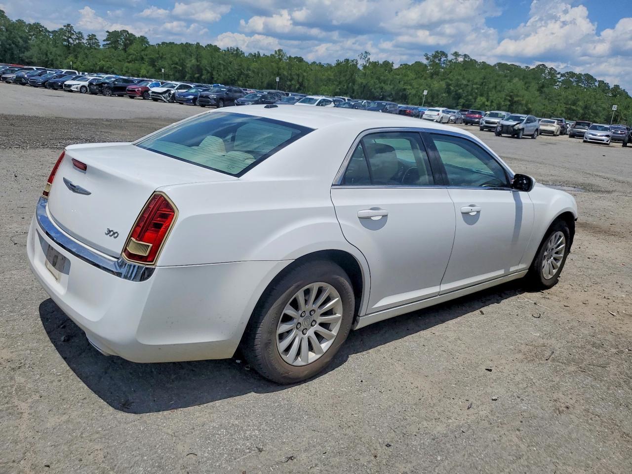 2011 Chrysler 300 - Фото 3