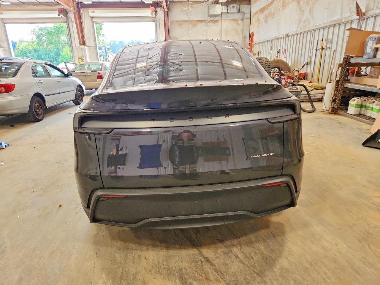 2026 Tesla Model Y - Фото 6