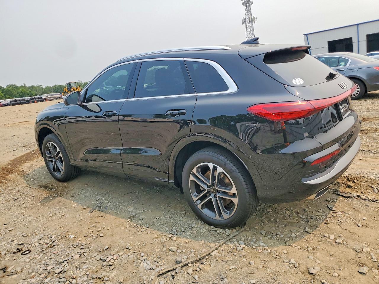 2025 Audi Q5 Premium - Фото 2