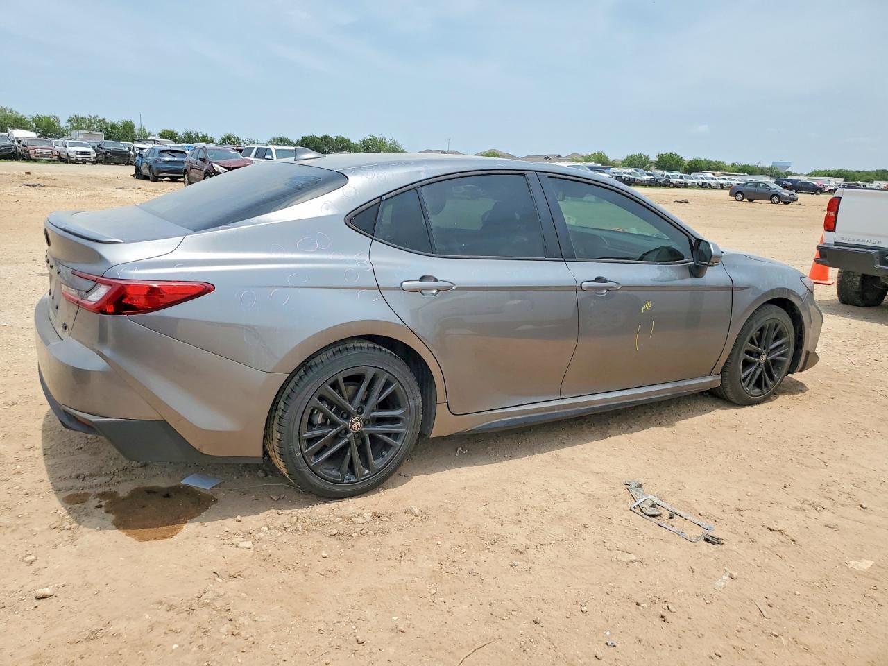 2025 Toyota Camry Se - Фото 3
