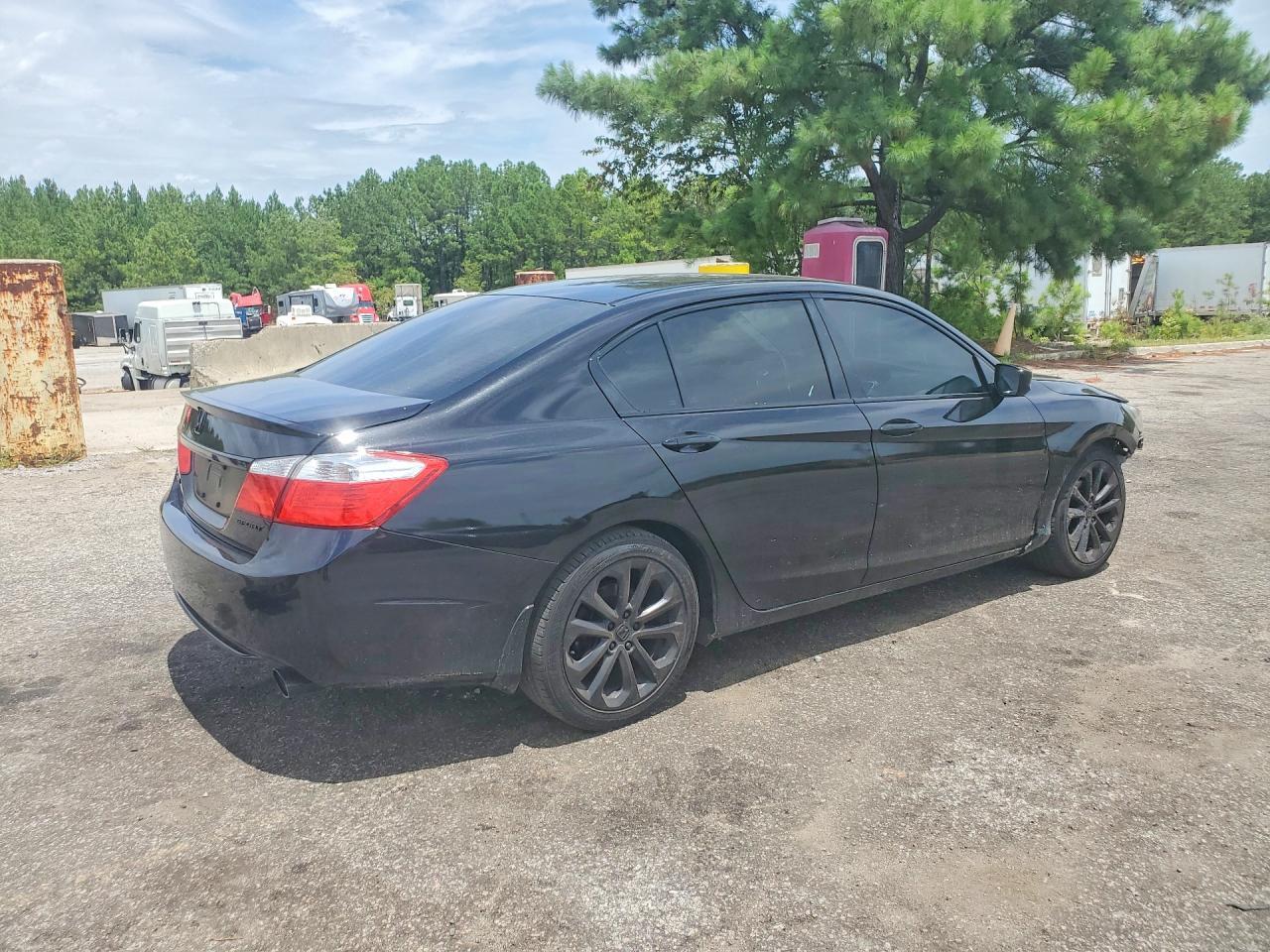 2015 Honda Accord Sport - Image 3