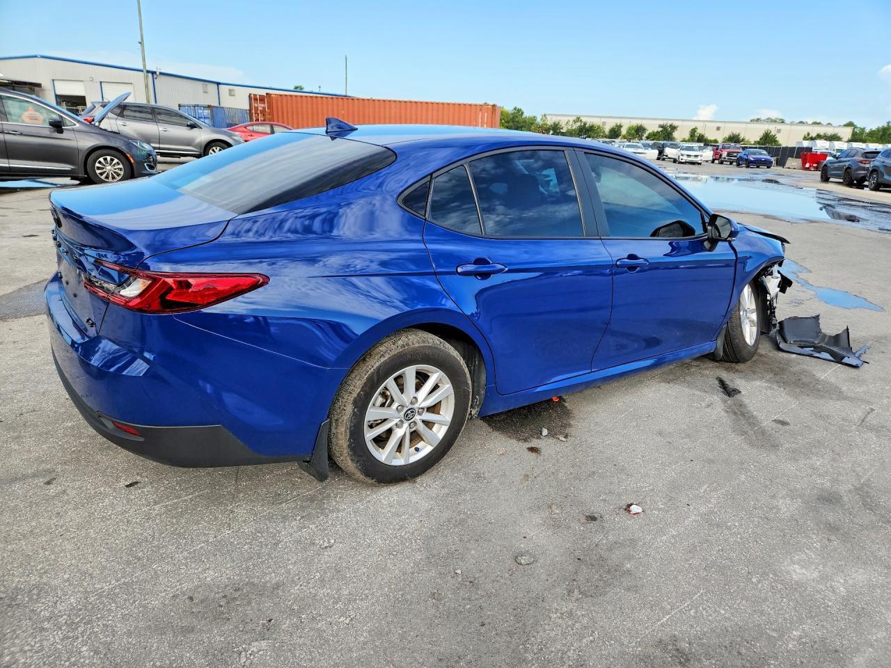 2025 Toyota Camry Le - Фото 3