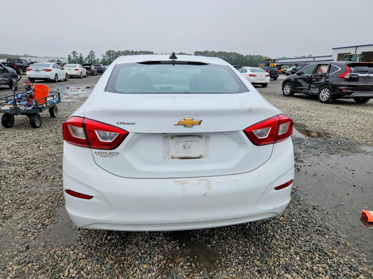 2019 Chevrolet Cruze - Image 6
