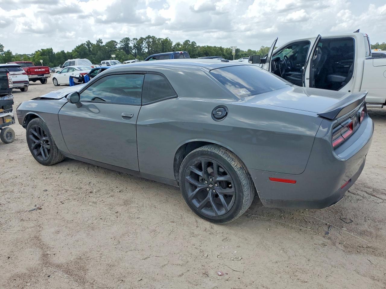 2019 Dodge Challenger Sxt - Image 2
