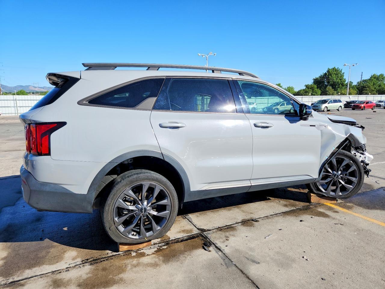 2022 Kia Sorento X-Line Sx Prestige - Image 3