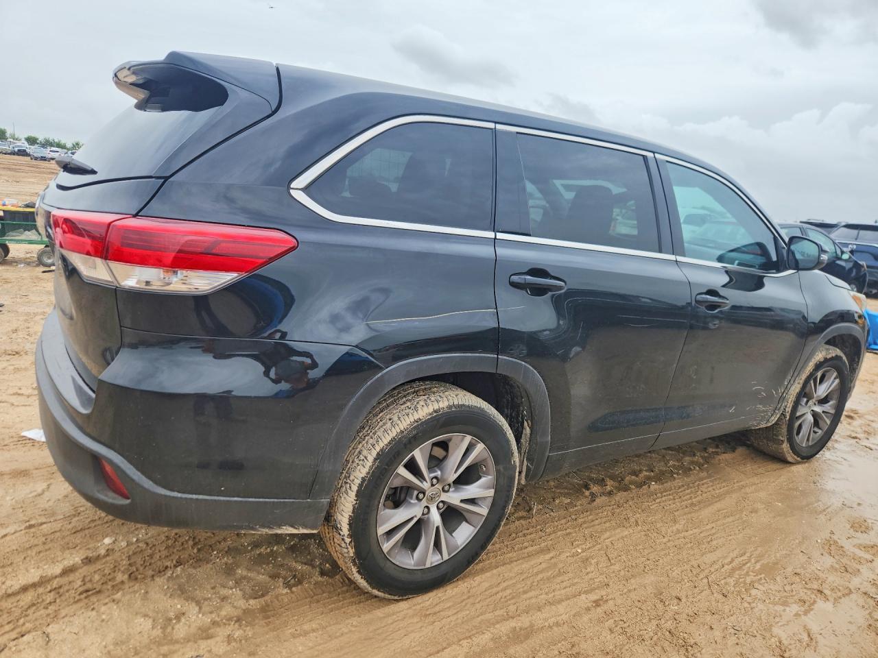 2018 Toyota Highlander Le - Фото 3