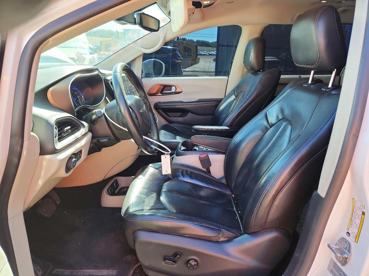 2017 Chrysler Pacifica Touring L Plus - Image 7
