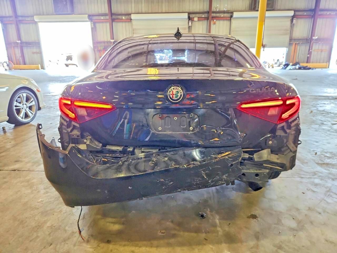2019 Alfa Romeo Giulia - Image 6