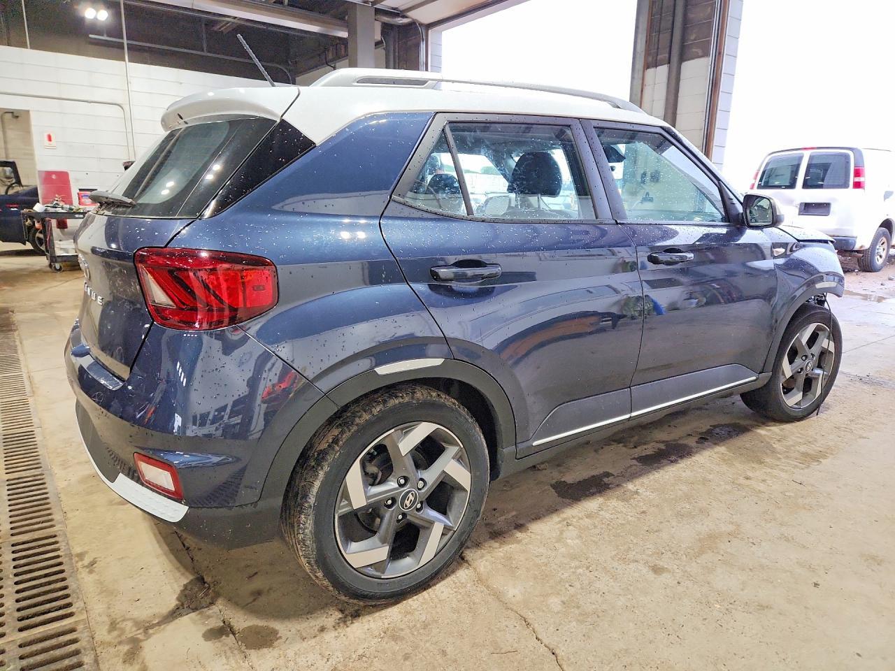 2023 Hyundai Venue Limited - Фото 3