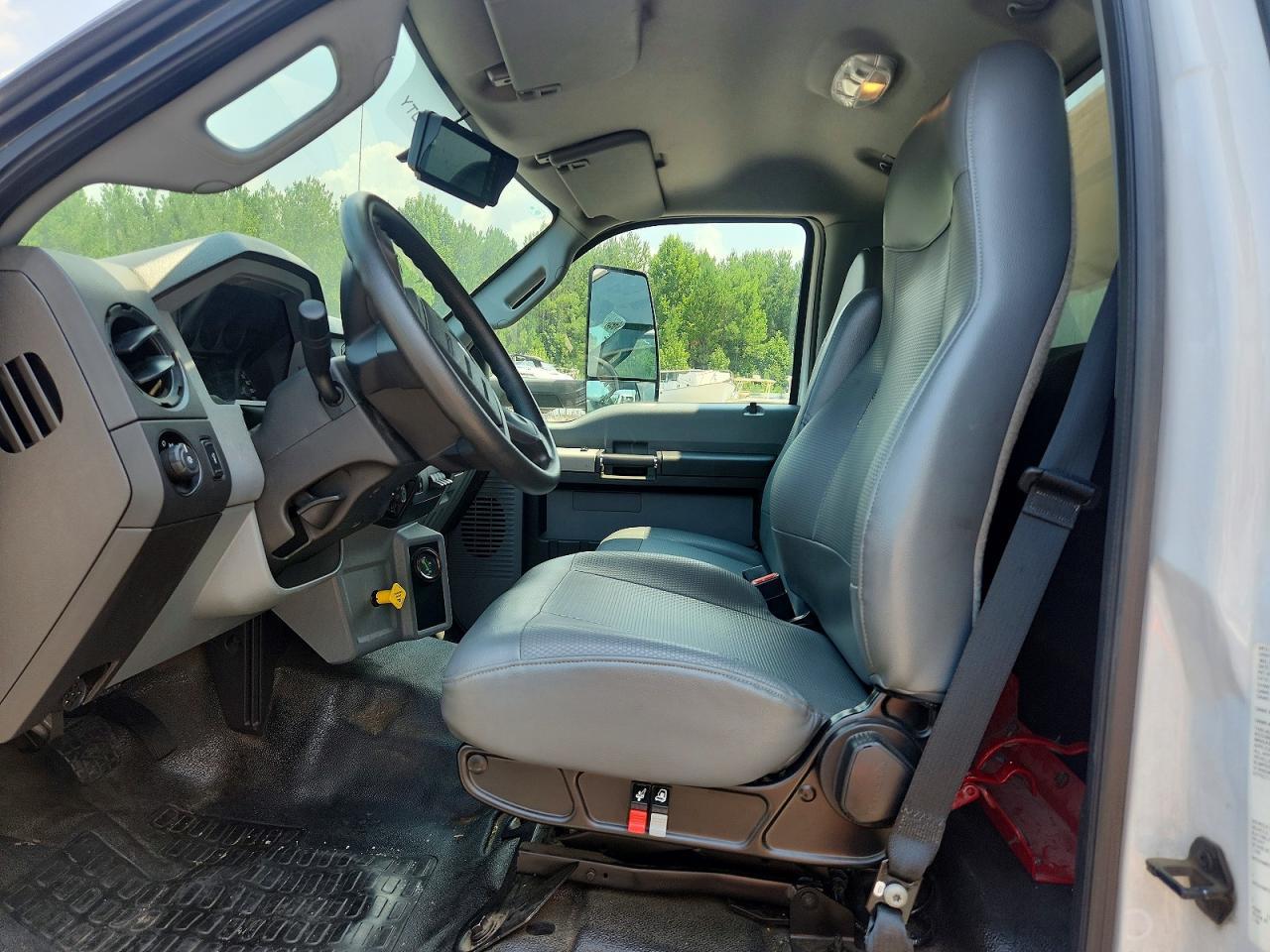 2019 Ford F750 Super Duty Box Truck - Image 7