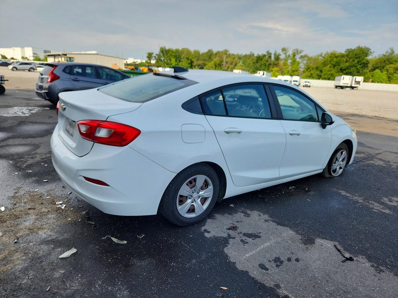 2017 Chevrolet Cruze Ls - Фото 3