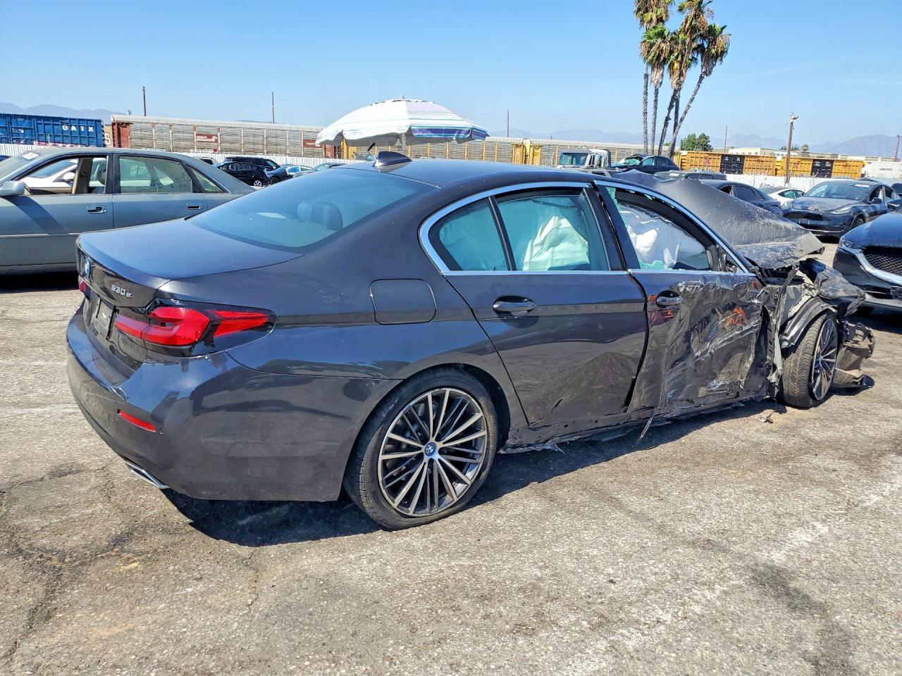 2022 BMW 530E - Фото 3