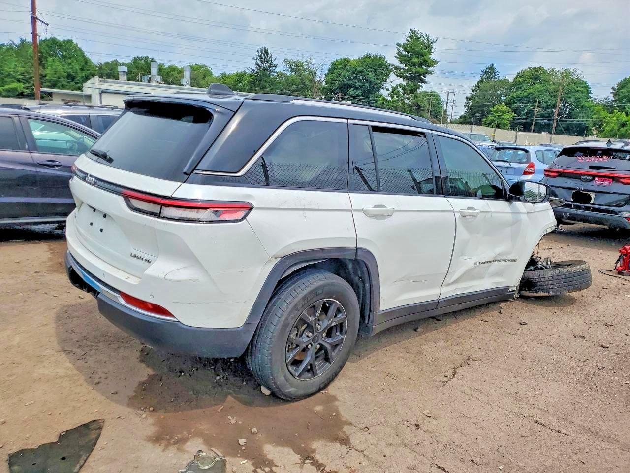 2022 Jeep Grand Cherokee Limited - Image 3
