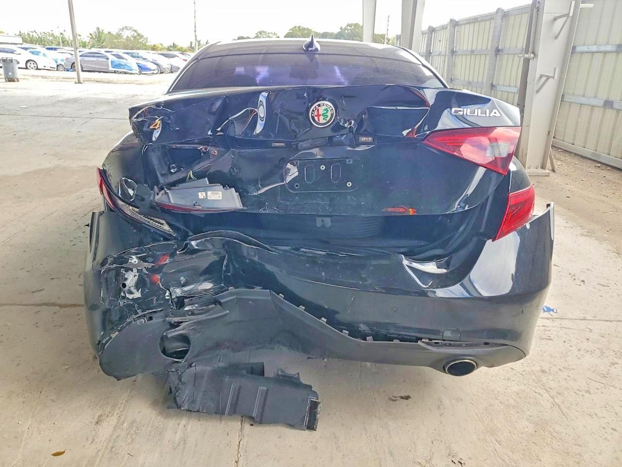 2018 Alfa Romeo Giulia - Image 6