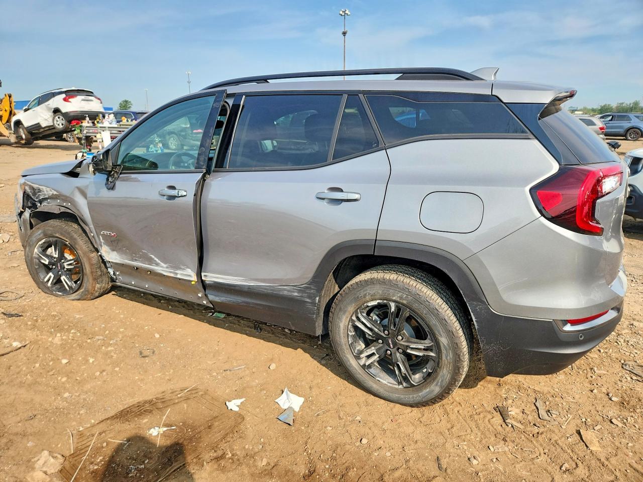 2023 GMC Terrain At4 - Фото 2
