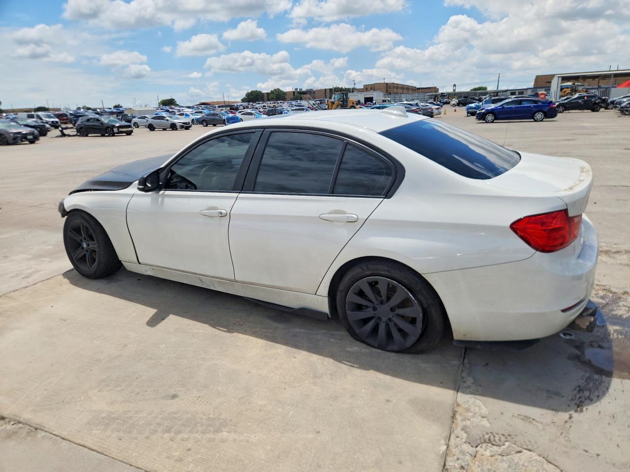 2014 BMW 328 - Фото 2
