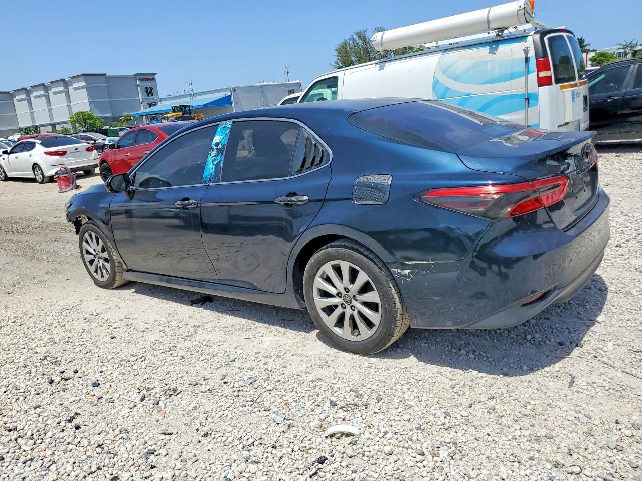 2018 Toyota Camry Le - Image 2