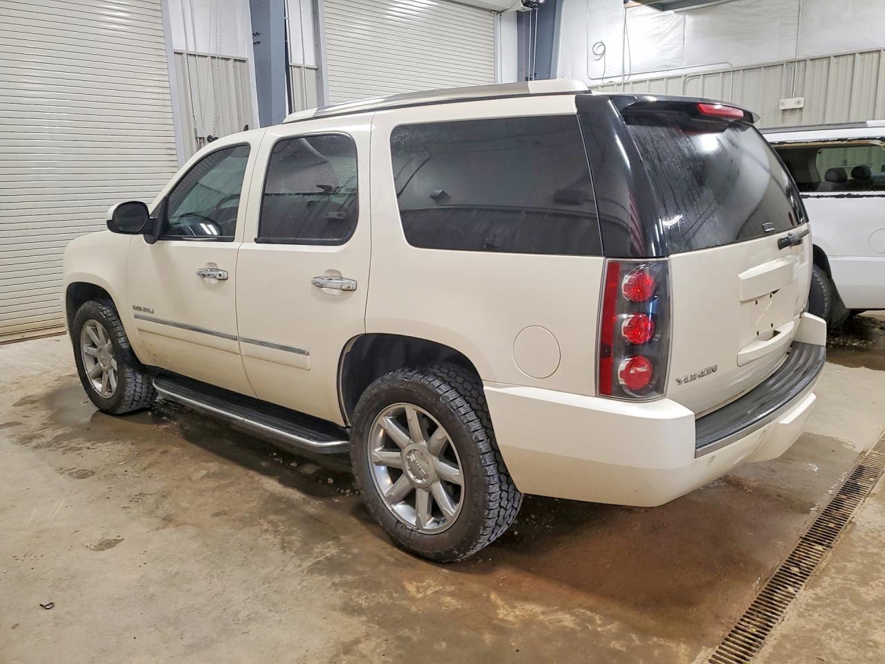 2013 GMC Yukon Denali - Фото 2