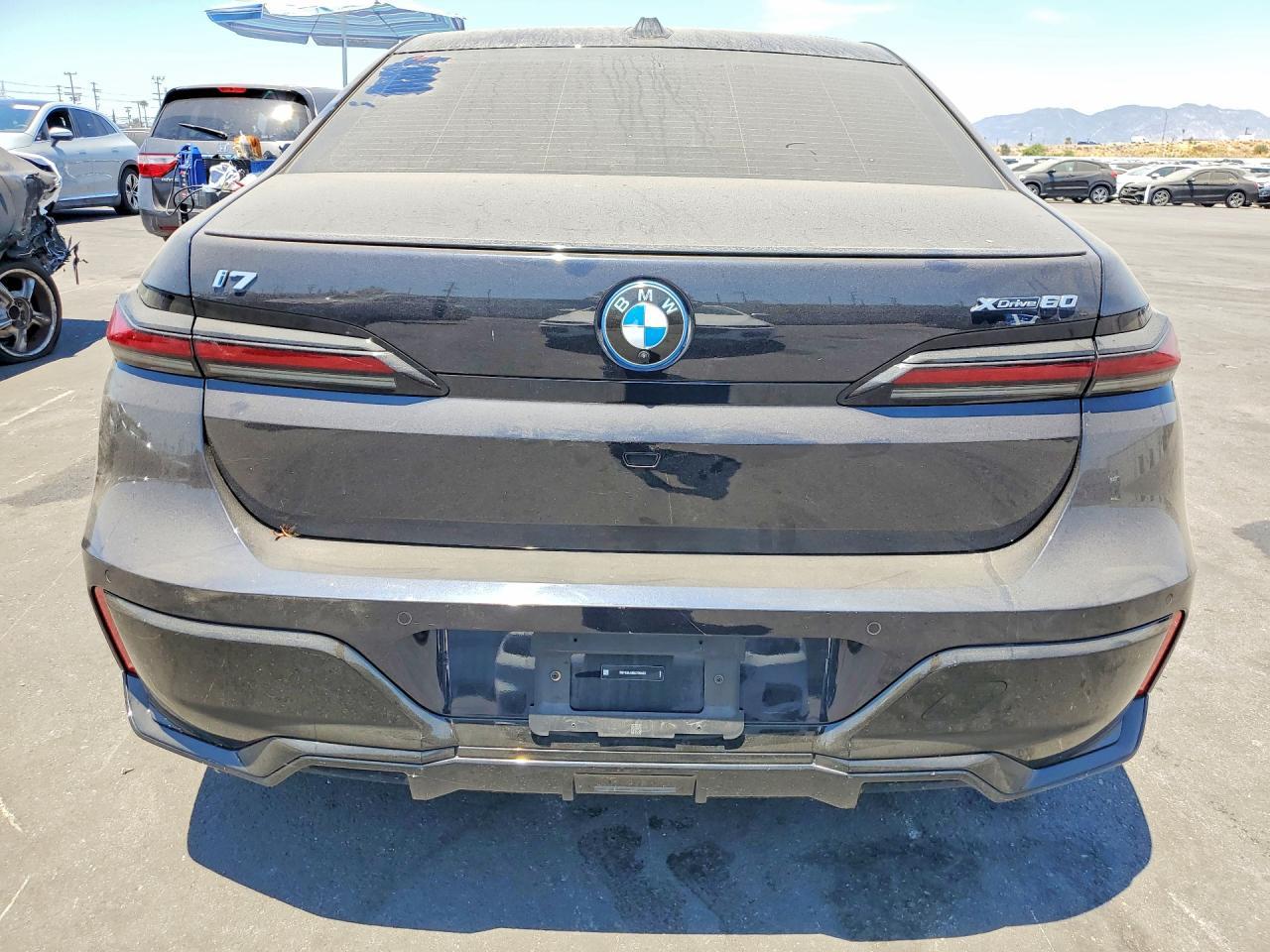 2025 BMW I7 xDrive60 - Фото 6