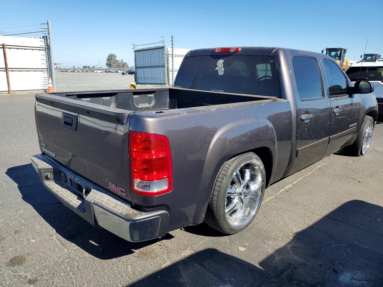 2011 GMC Sierra C1500 Sl - Image 3