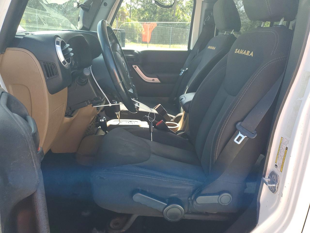 2015 Jeep Wrangler Unlimited Sahara - Image 7