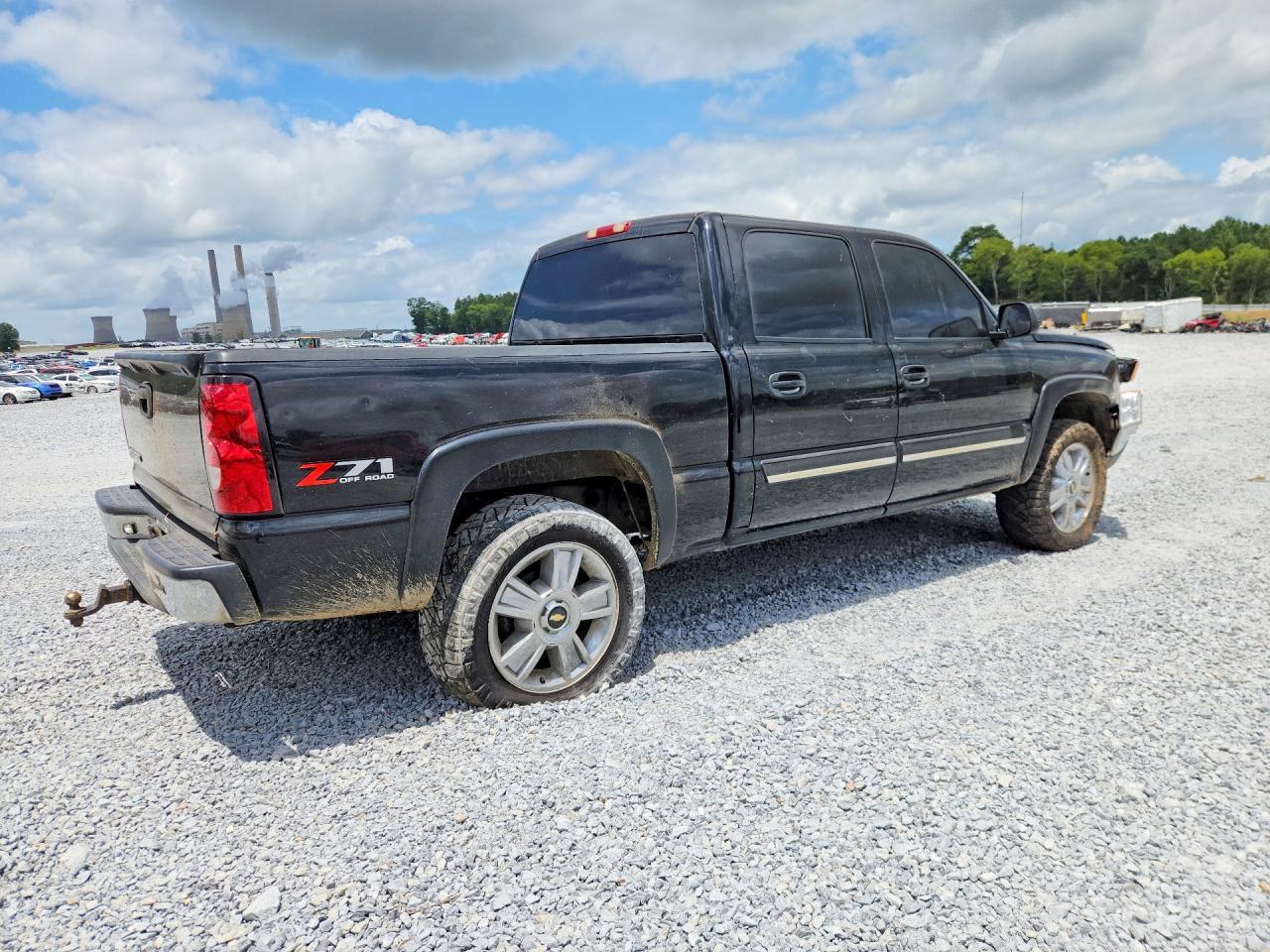 2007 Chevrolet Silverado K1500 Classic Crew Cab - Image 3