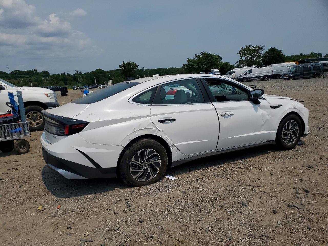 2026 Hyundai Sonata Hybrid Blue - Image 3