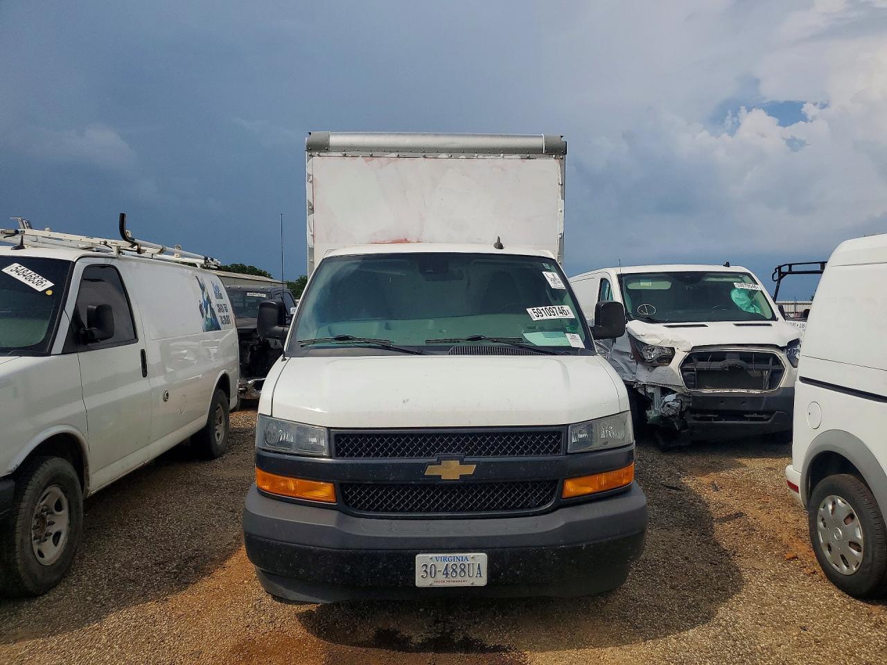 2021 Chevrolet Express Box Truck - Image 5