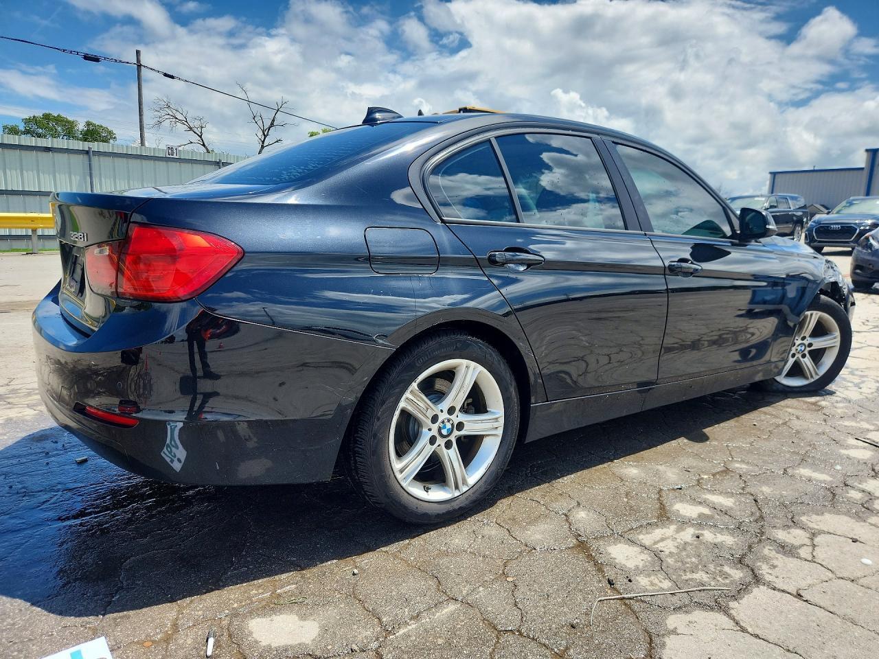 2015 BMW 328 I - Фото 3