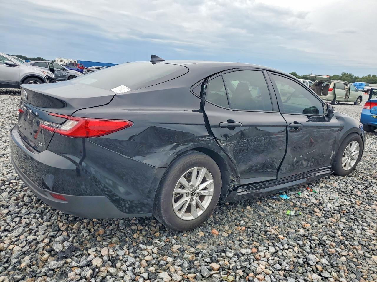 2025 Toyota Camry Le - Фото 3