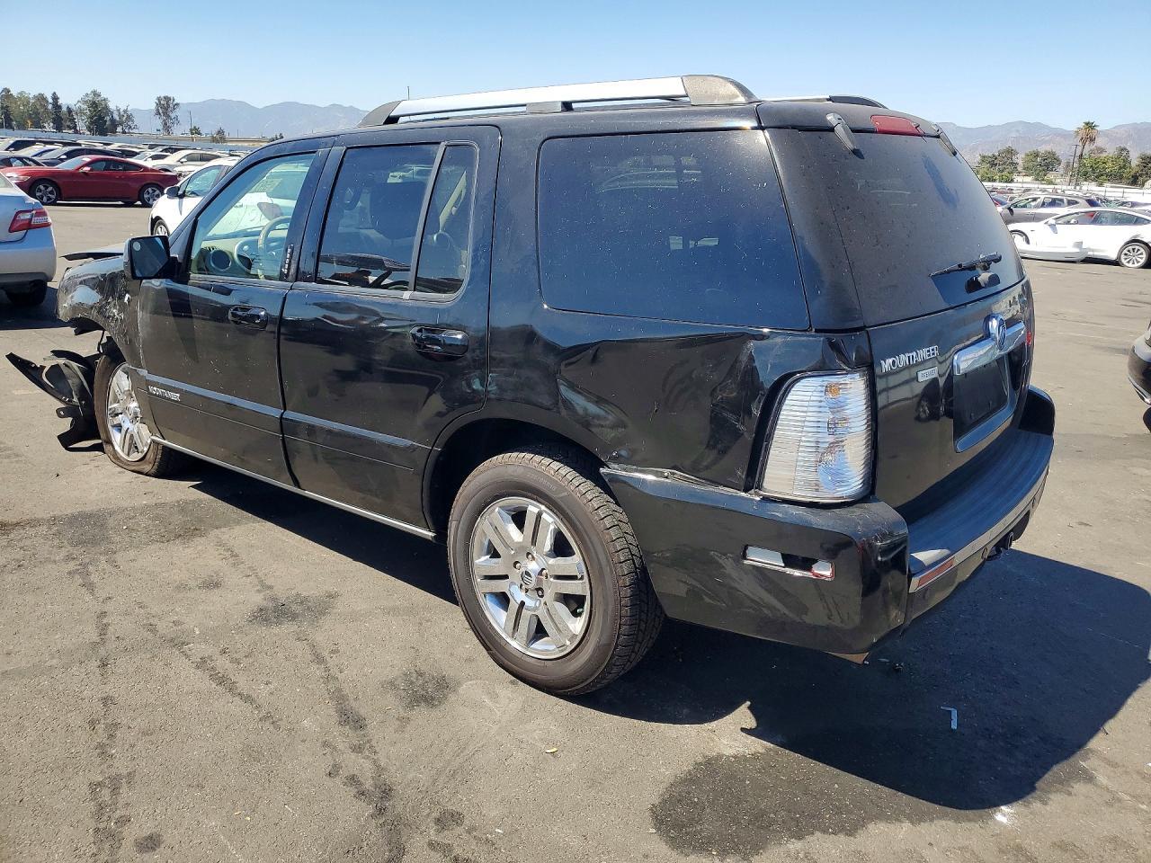 2008 Mercury Mountaineer Premier - Image 2