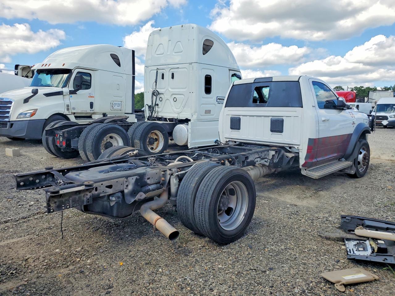 2020 Ram 4500 - Box Truck - Фото 3
