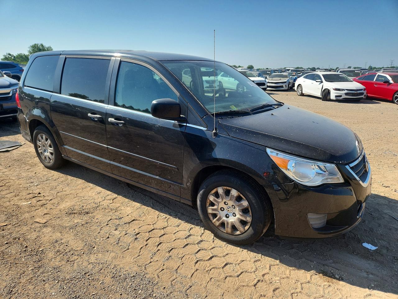 2011 Volkswagen Routan S - Фото 4