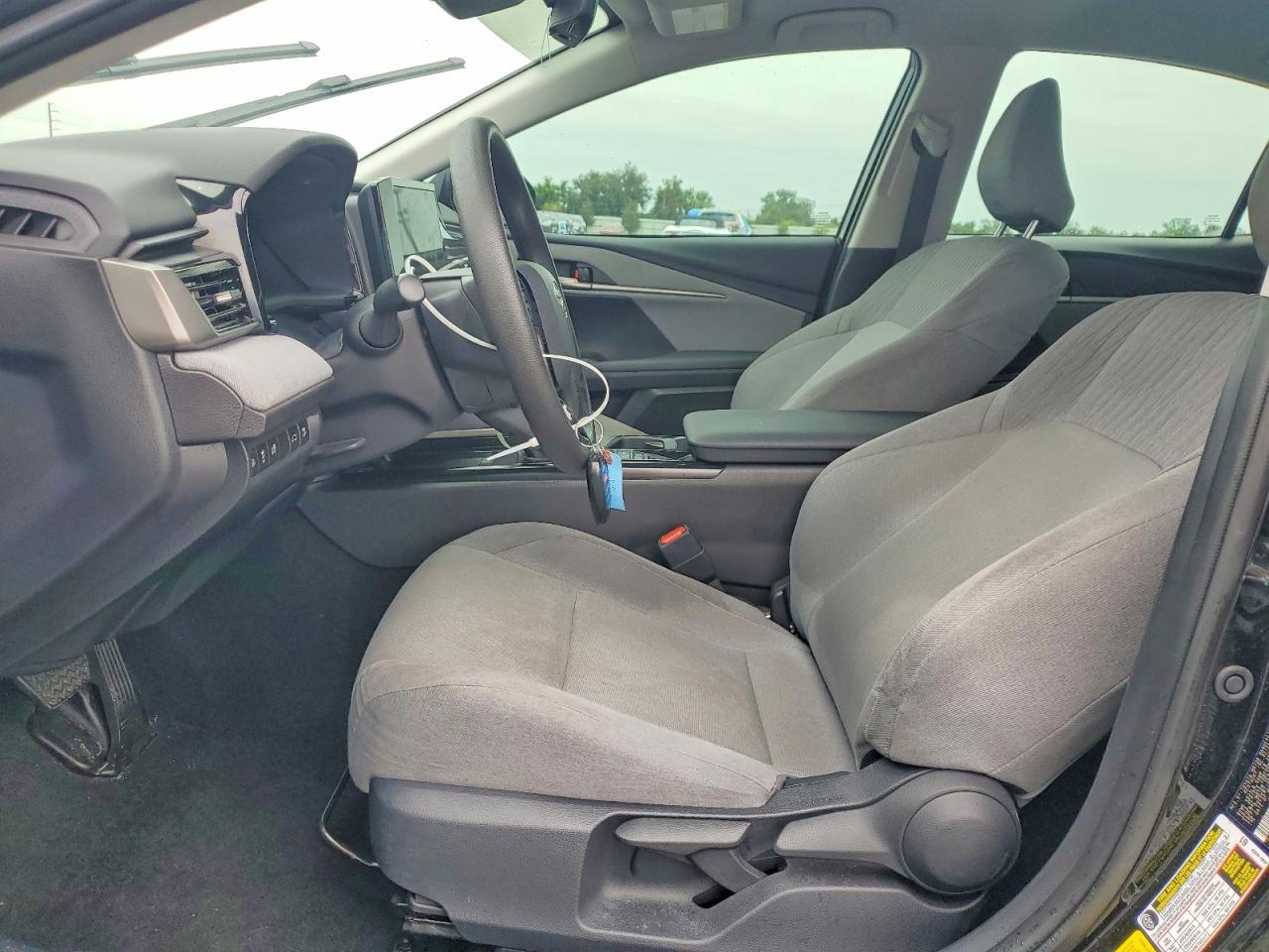 2025 Toyota Camry Le - Фото 7