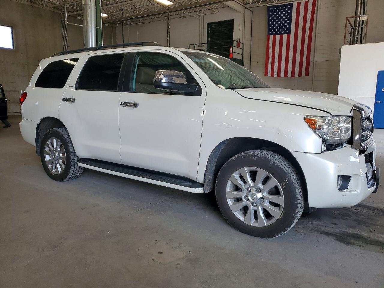 2015 Toyota Sequoia Platinum - Image 4