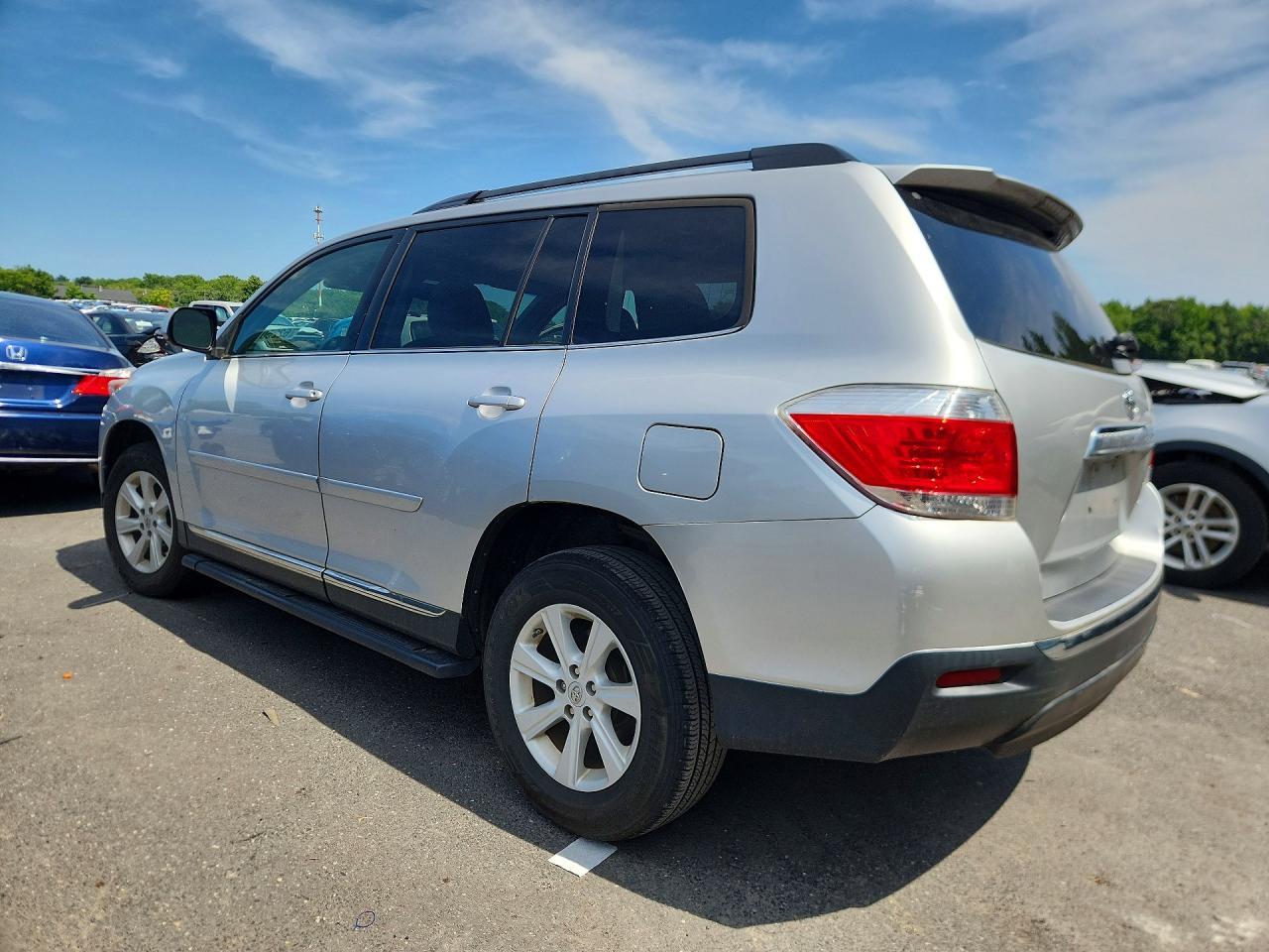 2013 Toyota Highlander Se - Image 2
