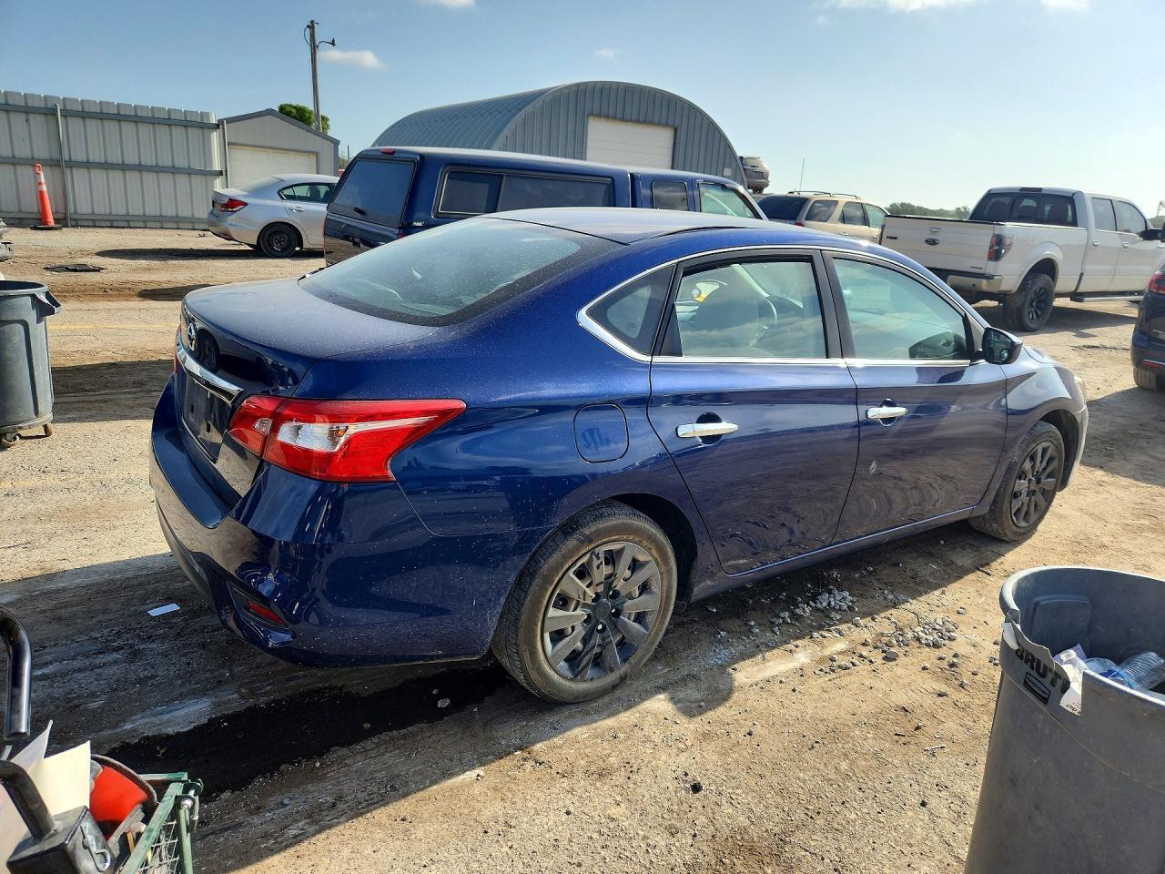 2017 Nissan Sentra S - Фото 3