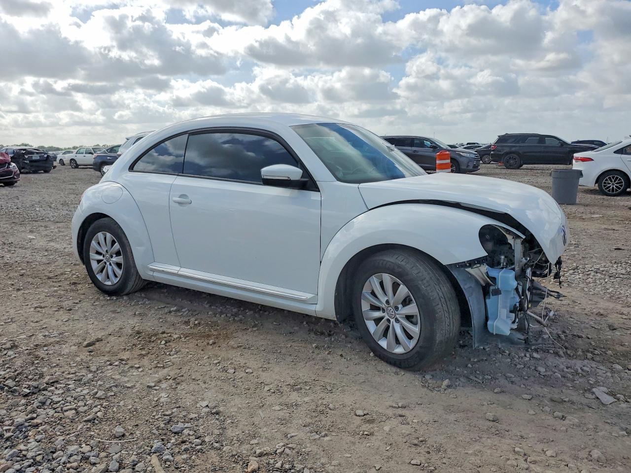 2019 Volkswagen Beetle S - Image 4