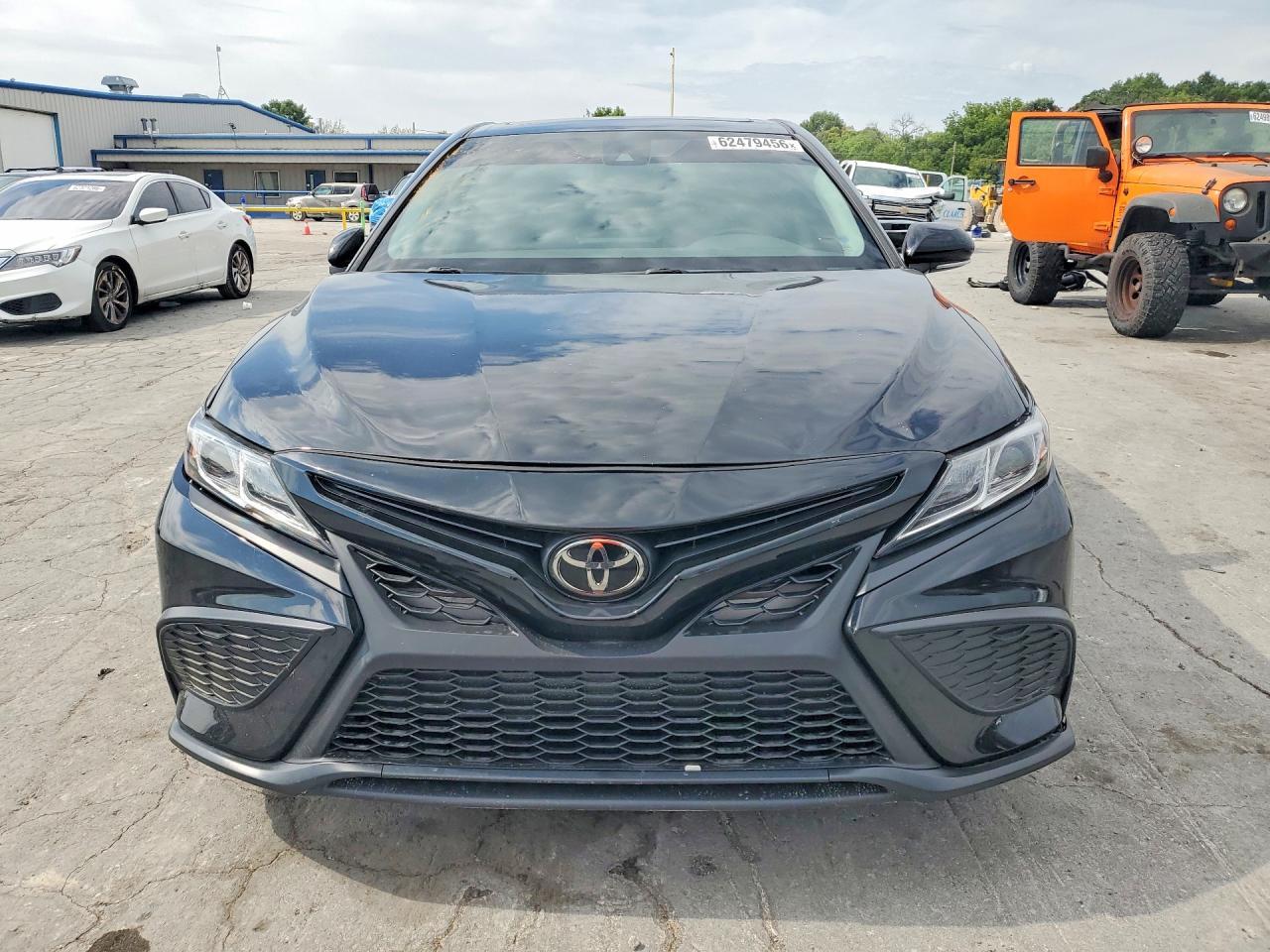 2022 Toyota Camry Se - Image 5