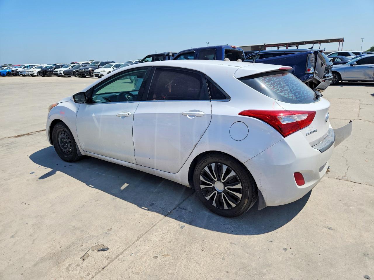 2016 Hyundai Elantra Gt Base - Фото 2