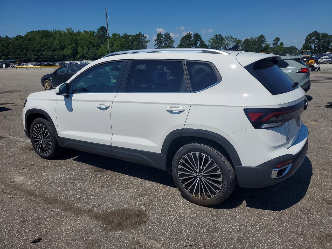 2025 Volkswagen Taos Se - Фото 2