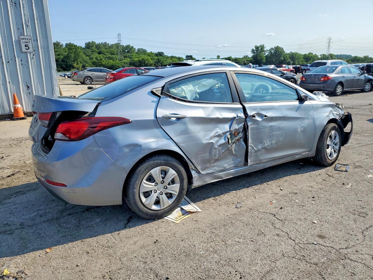 2016 Hyundai Elantra Se - Image 3