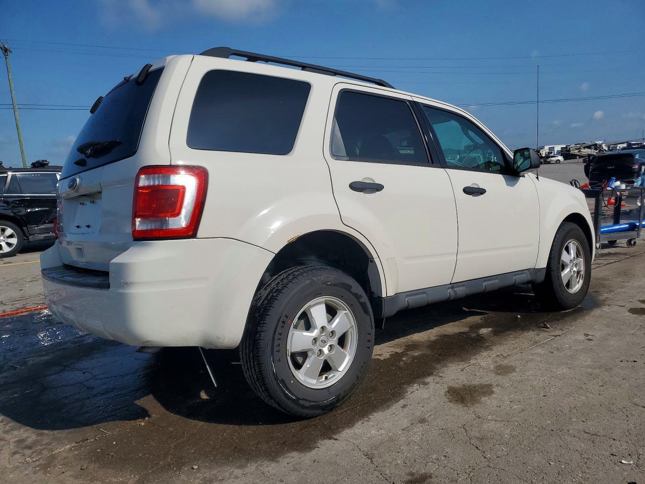 2012 Ford Escape Xlt - Image 3