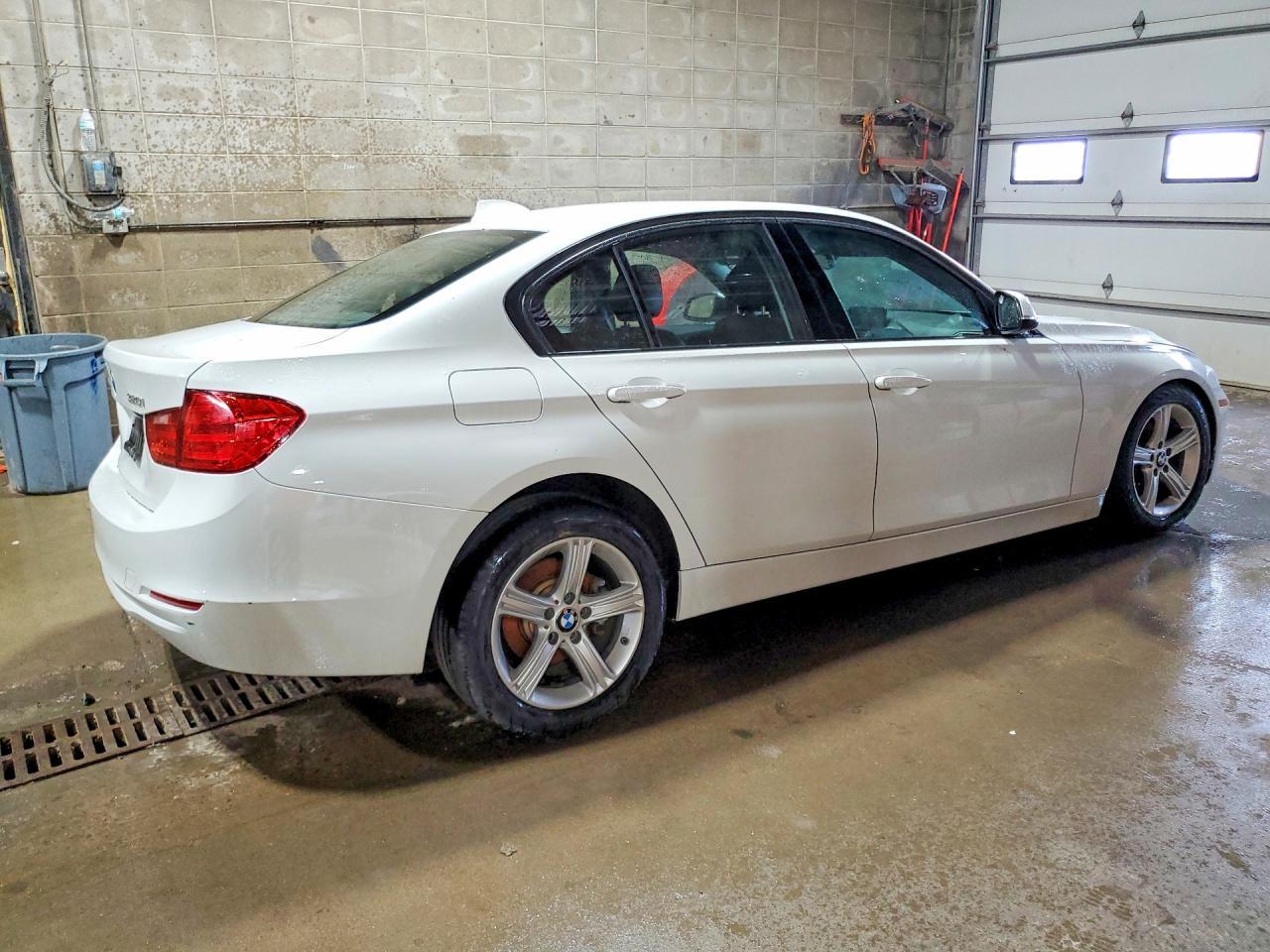 2015 BMW 320 I xDrive - Фото 3