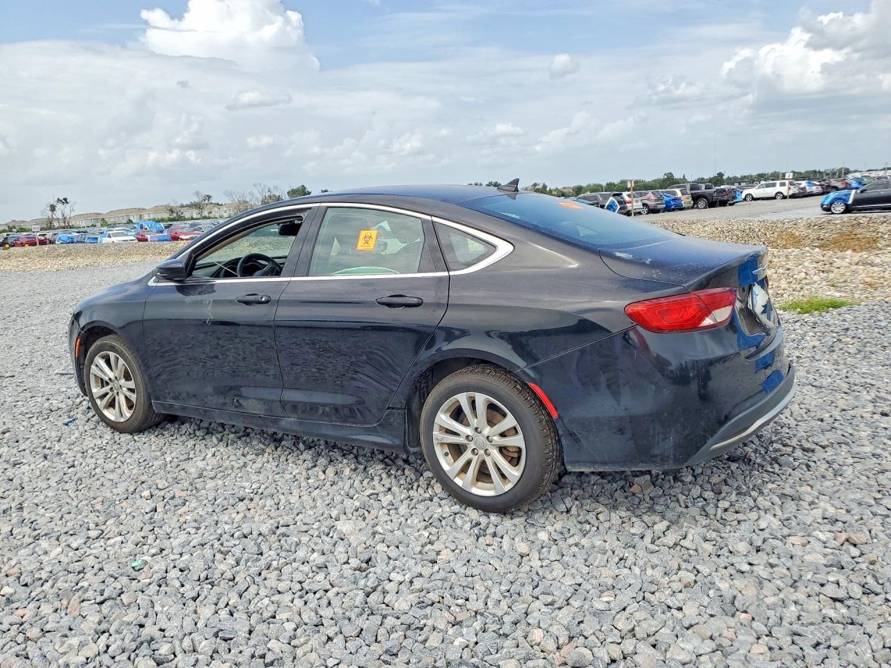 2015 Chrysler 200 Limited - Фото 2