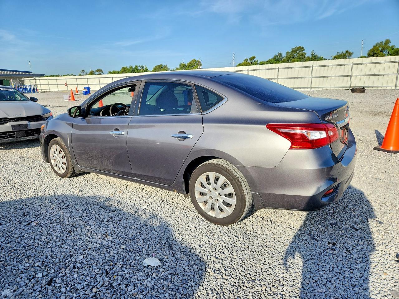 2017 Nissan Sentra S - Фото 2