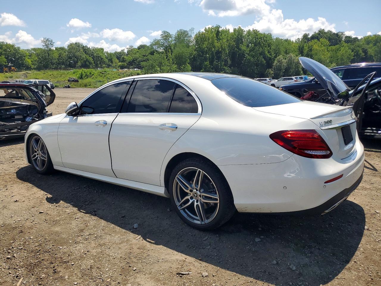 2019 Mercedes-Benz E 300 4Matic - Фото 2