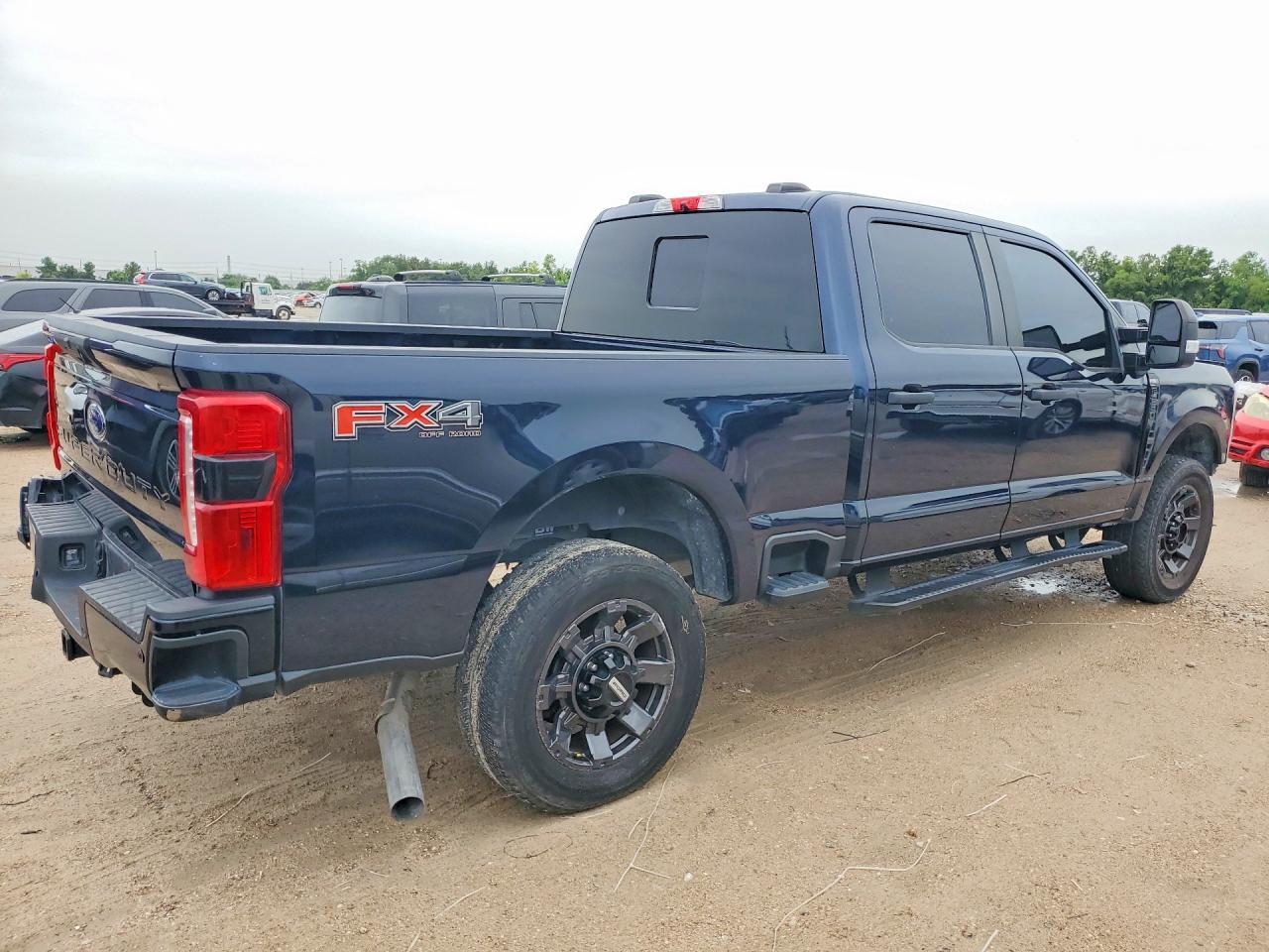 2024 Ford F250 Super Duty - Image 3