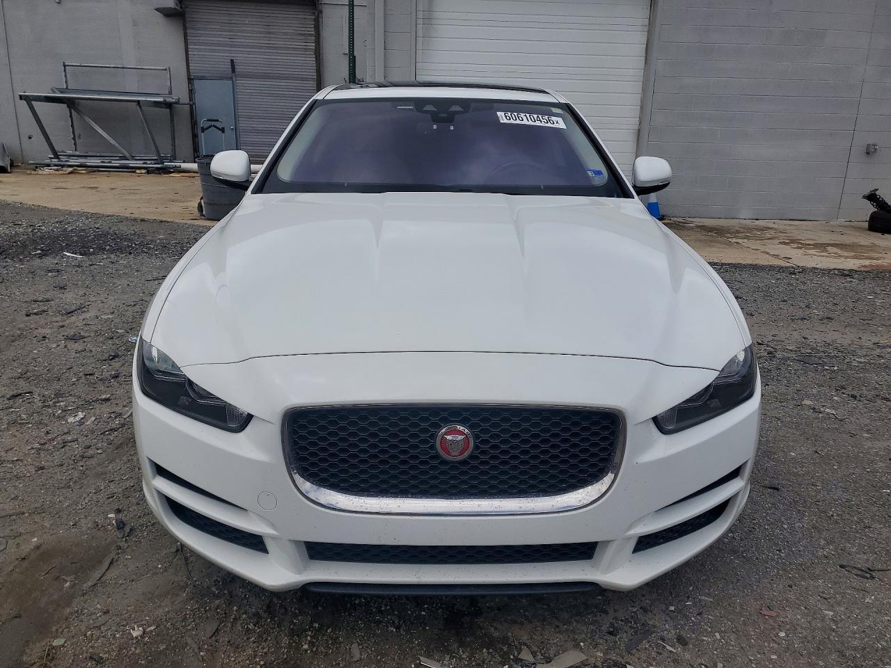 2018 Jaguar Xe Premium - Фото 5