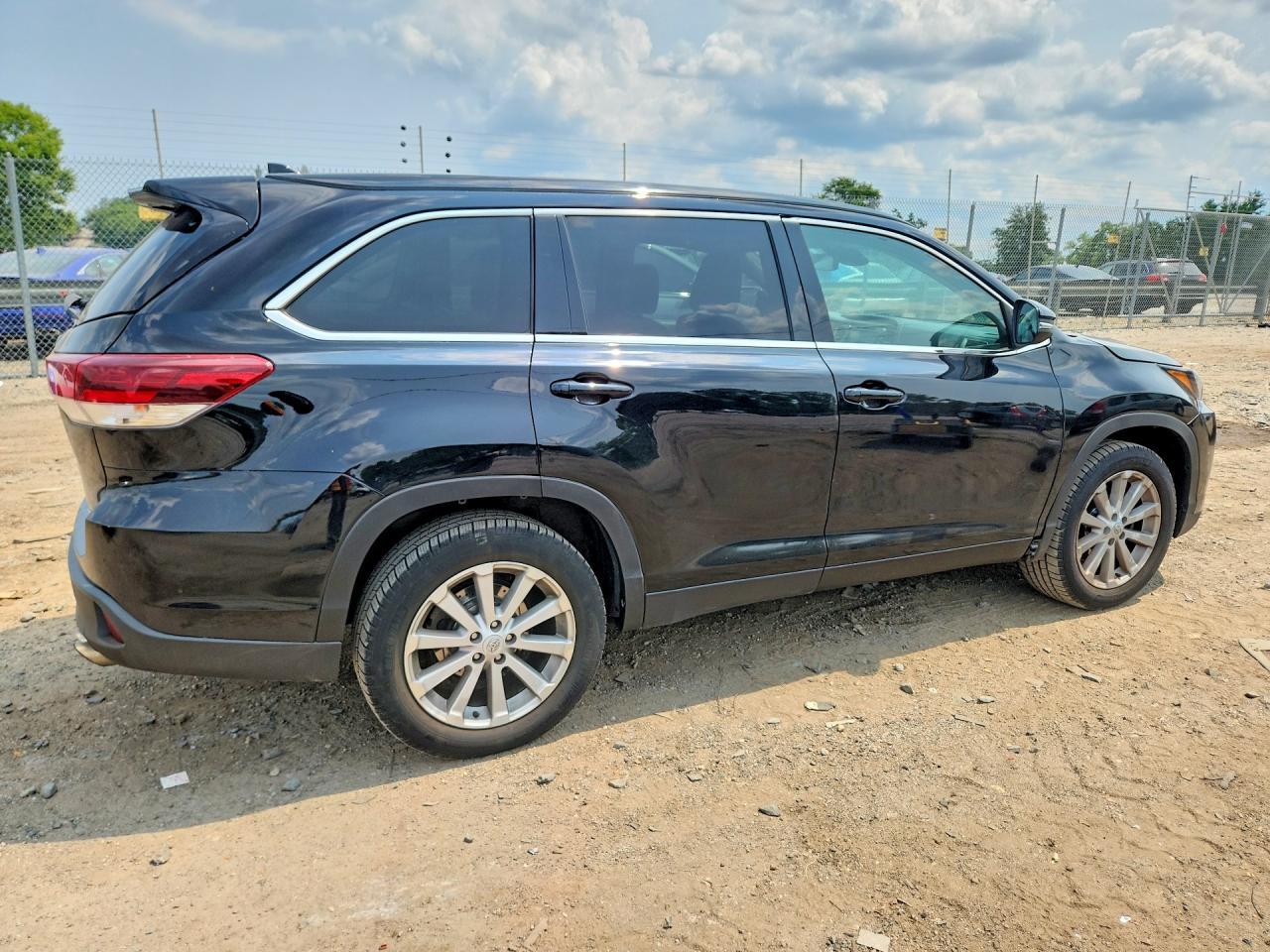 2019 Toyota Highlander Se - Фото 3